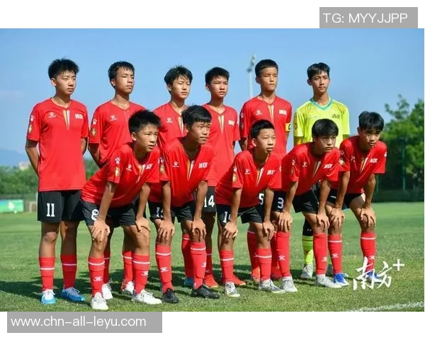 足球小将激战中国与日本青少年球队展现青春风采与团队精神